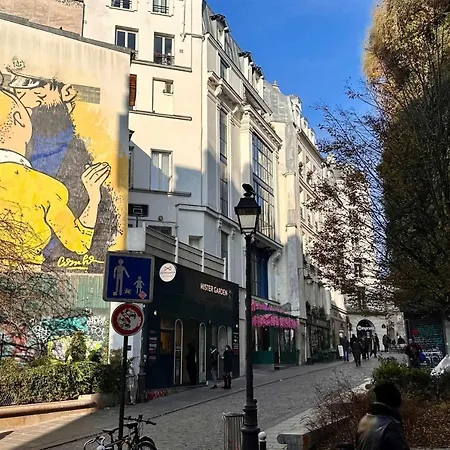 Ideally Located And Atypical In * Paris