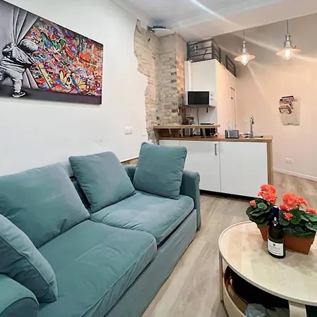Ideally Located And Atypical In Apartament