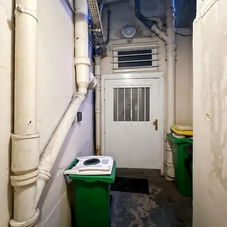 Souplex In Center Apartment