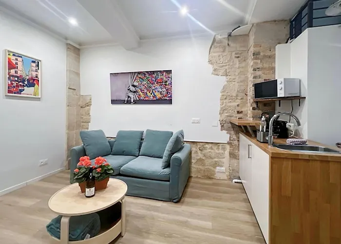 Souplex In Center Apartment *