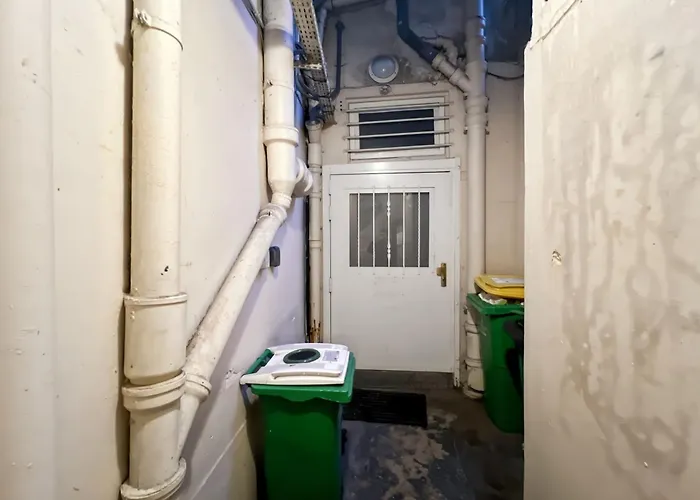 Souplex In Center Apartment