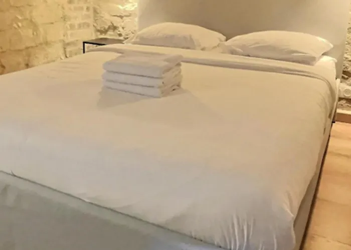 Souplex In Center Apartment *